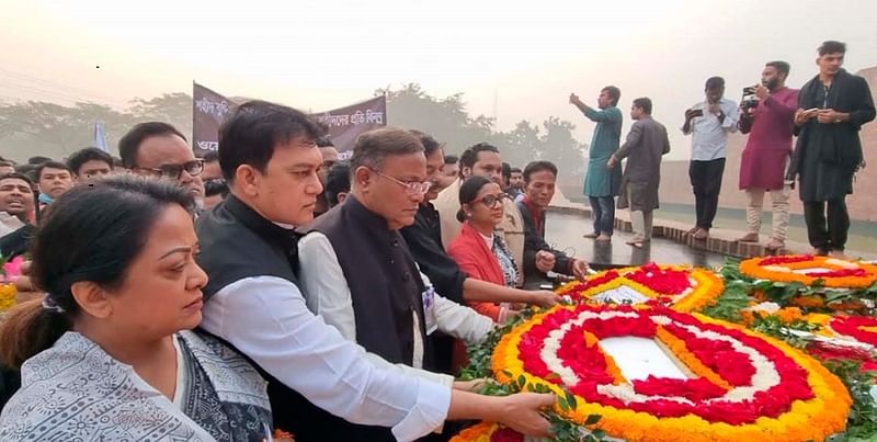 Hasan Mahmud paying homage at Martyred Intellectuals Memorial at Rayerbazar in the capital on Wednesday marking the Martyred Intellectuals Day.