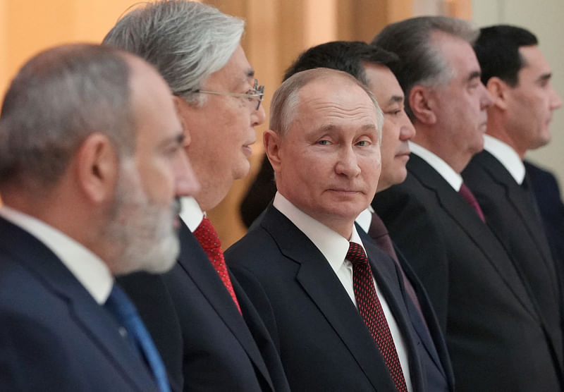 Russian President Vladimir Putin, Armenian Prime Minister Nikol Pashinyan, Kazakh President Kassym-Jomart Tokayev, Kyrgyz President Sadyr Japarov, Tajik President Emomali Rakhmon and Turkmen President Serdar Berdymukhamedov attend a meeting of the Commonwealth of Independent States (CIS) leaders in Saint Petersburg, Russia, on 26 December, 2022