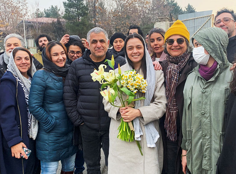 Iranian actor Taraneh Alidoosti is welcomed by friends after her release from Evin prison, in Tehran, Iran January 4, 2023