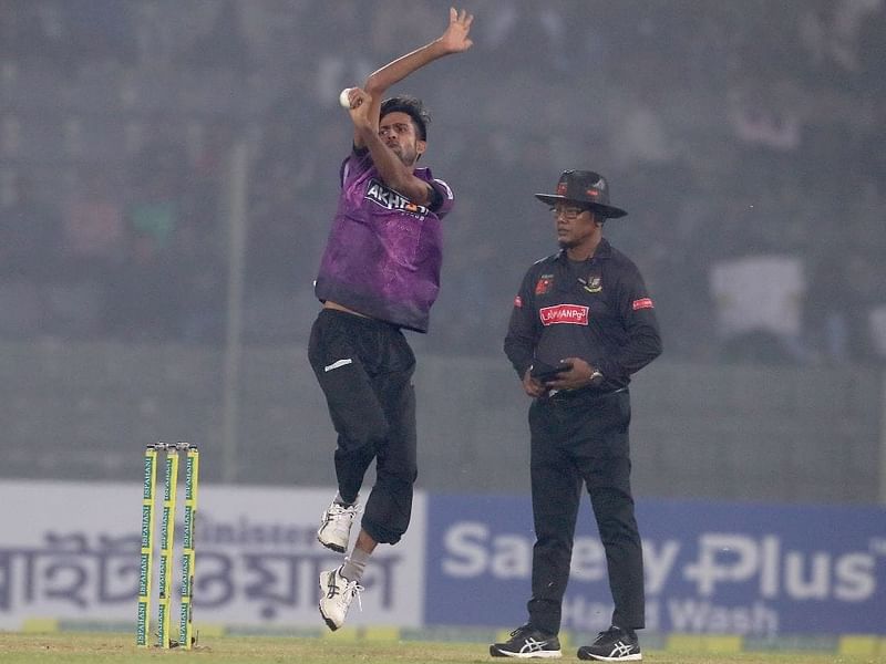 Chattogram Challengers left-arm spinner Nihaduzzaman in action