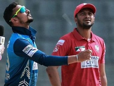 Sylhet Strikers captain Nasir Hossain and Fortune Barishal captain Shakib Al Hasan during the toss ahead of their BPL9 match at the Sylhet International Cricket Stadium on 31 January, 2023