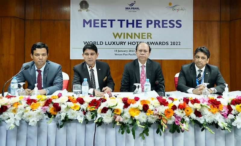 Authority of Sea Pearl Beach Resort and Spa holds a press conference after winning World Luxury Hotel Award.