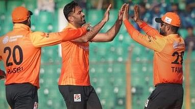 Khulna Tigers pacer Wahab Riaz celebrates after taking a wicket against Chattogram Challengers in BPL9 at the Zahur Ahmed Chowdhury Stadium in Chattogram on 20 January, 2023