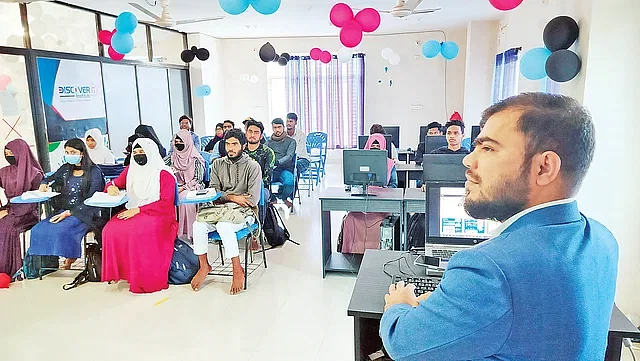 Alamgir Islam conducting a class at the Discover IT Institute in Singair, Manikganj on 27 January, 2023