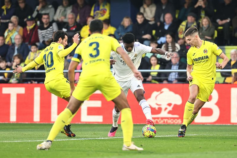 Real Madrid's French defender Aurelien Tchouameni controls the ball during the Spanish League football match between Villarreal CF and Real Madrid CF at La Ceramica stadium in Villarreal on 7 January, 2023