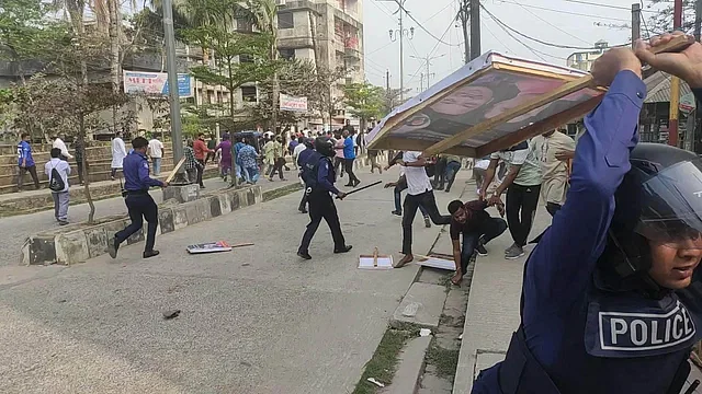 Police chase BNP march from behind and beat up activists at College road of Patuakhali town on Saturday morning.