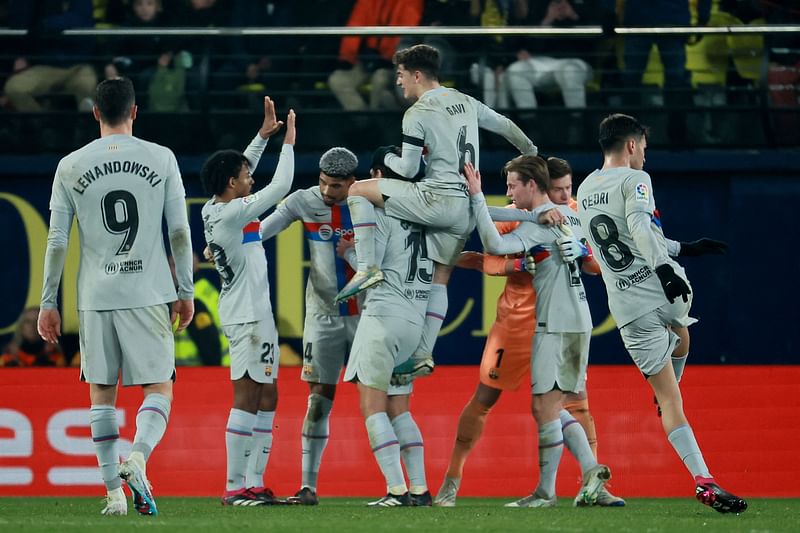 Barcelona's players celebrate victory at the end of the Spanish League football match between Villarreal CF and FC Barcelona at La Ceramica stadium in Vila-real on February , 2023