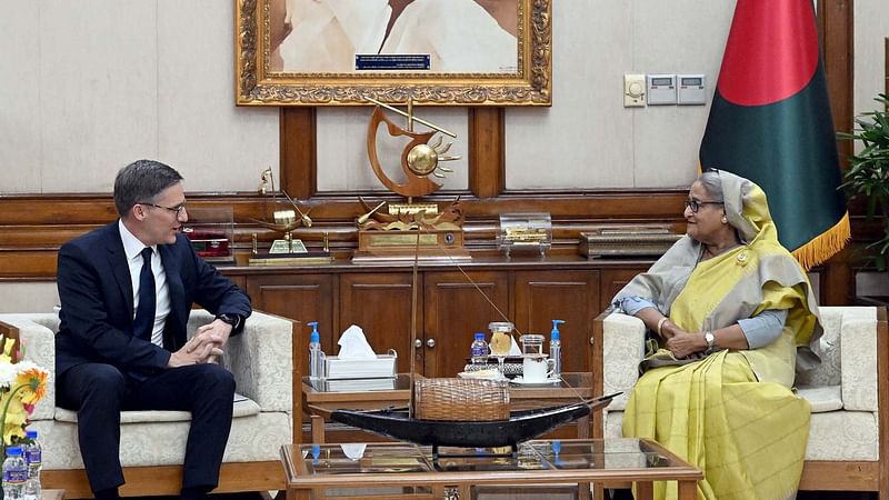 A US delegation, led by counselor of the US Department of State Derek Chollet, paid a courtesy call on prime minister Sheikh Hasina at the Ganobhaban on Wednesday