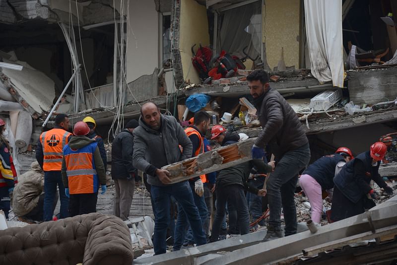 Rescue workers and volunteers conduct search and rescue operations in the rubble of a collasped building, in Diyarbakir on February 6, 2023, after a 7.8-magnitude earthquake struck the country's south-east. The combined death toll has risen to over 1,900 for Turkey and Syria after the region's strongest quake in nearly a century. Turkey's emergency services said at least 1,121 people died in the earthquake, with another 783 confirmed fatalities in Syria.