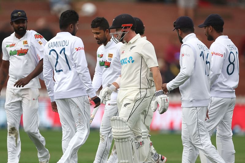 New Zealand's Henry Nicholls walks from the field with Sri Lanka players as bad light halts play on day one of the second Test between New Zealand and Sri Lanka at the Basin Reserve in Wellington on 17 March 2023