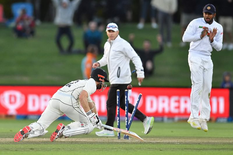 New Zealand's Kane Williamson (L) makes a successful run to win the first Test match against Sri Lanka at Hagley Oval in Christchurch on March 13, 2023