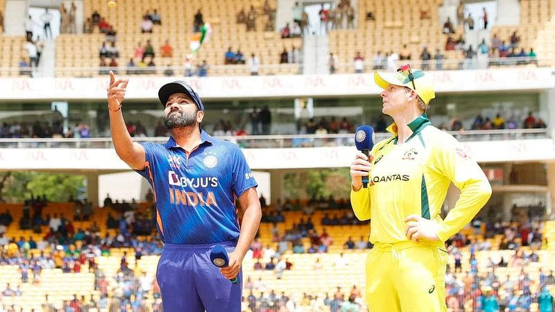 Australian skipper Steve Smith and Indian skipper Rohit Sherma during the toss