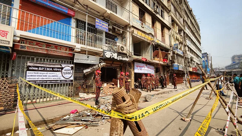 Members of the fire service during the rescue operation at the Queen Sanitary Market in Gulistan’s Siddique Bazar