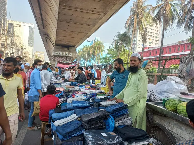 Traders reopened businesses on the footpaths in Bangabazar area on Saturday.