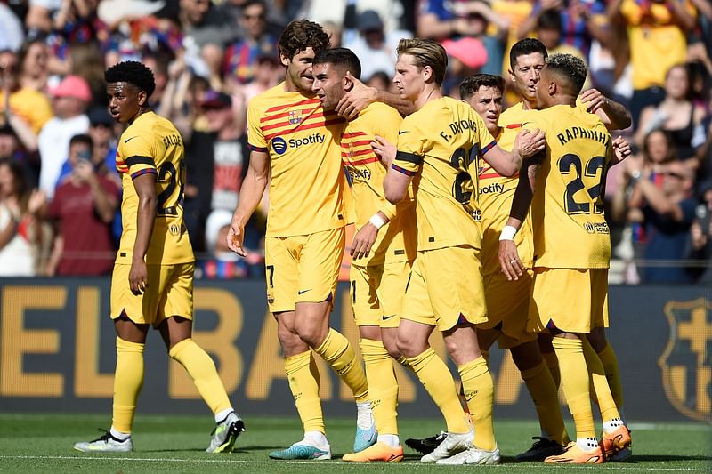 Barcelona's Spanish forward Ferran Torres (C) celebrates with teammates scoring his team's first goal during the Spanish league football match between FC Barcelona and Club Atletico de Madrid at the Camp Nou stadium in Barcelona on 23 April, 2023