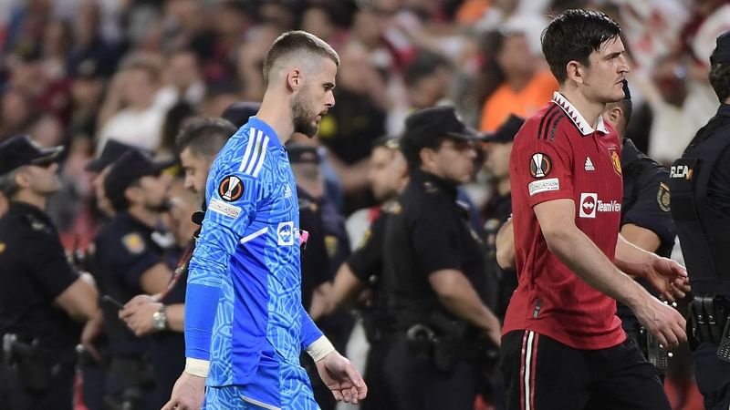 Manchester United's Spanish goalkeeper David de Gea (C) and captain Harry Maguire leave the pitch at the end of the UEFA Europa league quarter final second Leg match between Sevilla and Manchester United at the Ramon Sanchez-Pizjuan stadium in Seville on 20 April 2023