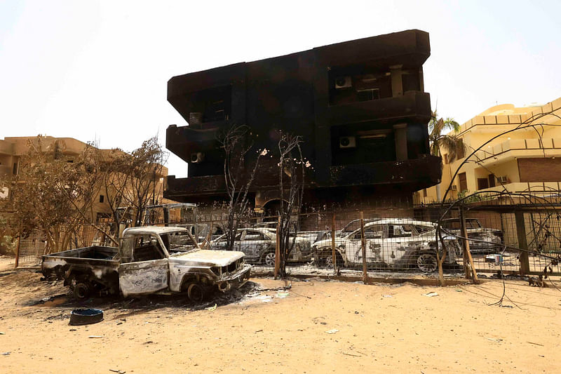 Damaged cars and buildings are seen at the central market during clashes between the paramilitary Rapid Support Forces and the army in Khartoum North, Sudan 27 April, 2023.