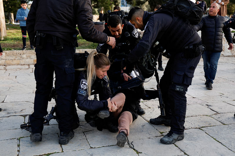 Israeli border police detain a Palestinian woman at the Al-Aqsa compound, also known to Jews as the Temple Mount, while tension arises during clashes with Palestinians in Jerusalem's Old City, April 5, 2023