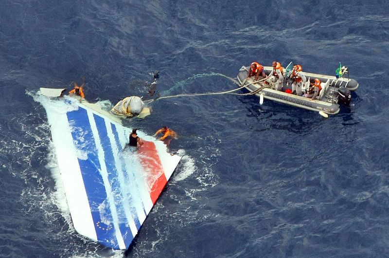 This file handout photo taken on June 8, 2009, and released by the Brazilian Navy shows divers recovering parts of the tail section from the Air France A330 aircraft that crashed in midflight over the Atlantic Ocean while flying from Rio de Janeiro to Paris on June 1, 2009