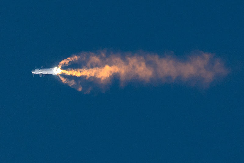 The SpaceX Starship lifts off from the launchpad during a flight test from Starbase in Boca Chica, Texas, on 20 April, 2023