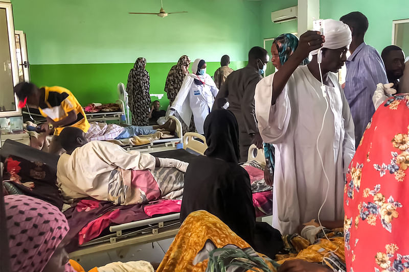 A handout picture taken on April 19, 2023 and obtained from Doctors Without Borders (MSF) on 21 April shows a crowded ward at a hospital in El Fasher in Sudan's North Darfur region, where multiple people have been wounded in ongoing battles there