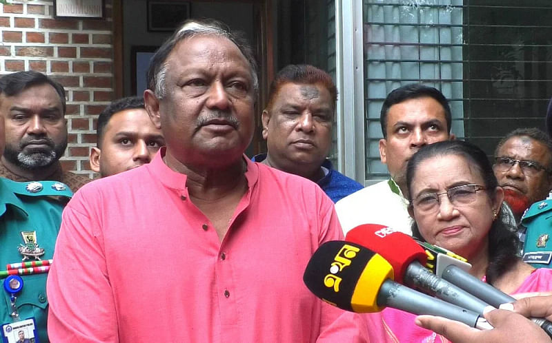 Commerce minister Tipu Munshi speaks to reporters in Rangpur on 19 May 2023.