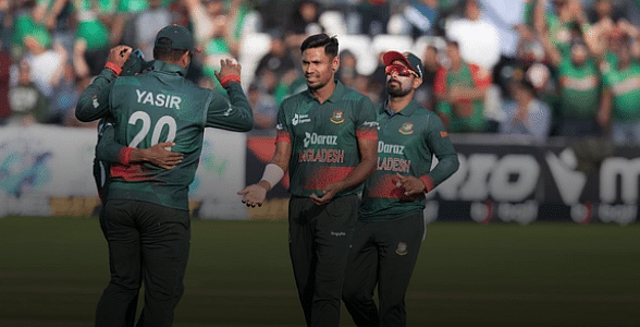 Mustafizur Rahman celebrates a wicket with teammates during the third ODI between Bangladesh and Ireland at the County Ground in Chelmsford, England on 14 May 2023