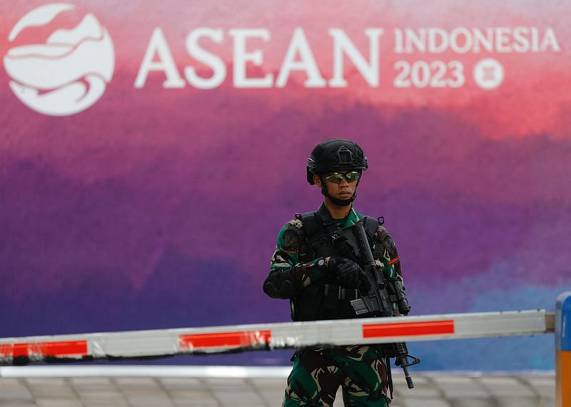 An Indonesian Special Air Force personnel stands guard at the Komodo International airport ahead of the ASEAN Summit in Labuan Bajo on 9 May, 2023