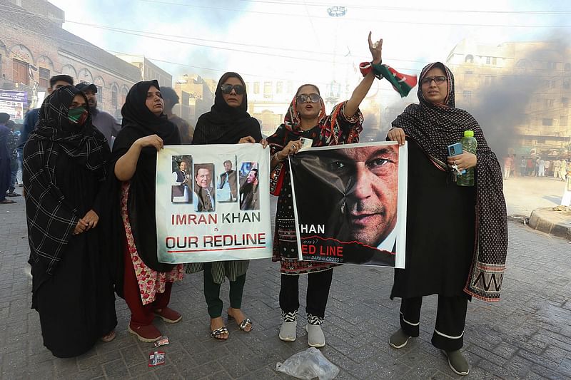 Pakistan Tehreek-e-Insaf party activists and supporters of former Pakistan's Prime Minister Imran shout slogans as they block a road during a protest against the arrest of their leader in Hyderabad on 9 May, 2023