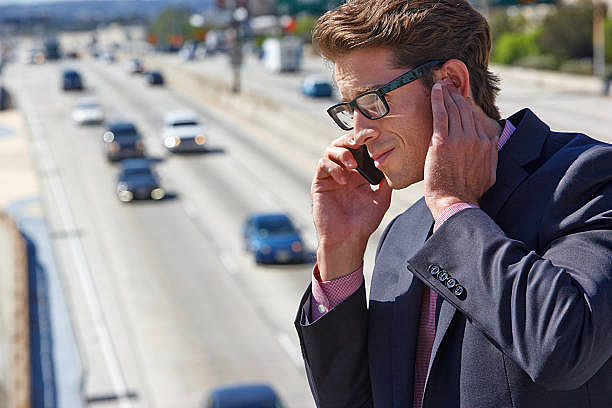 Traffic noise has an adverse effect on work performance.