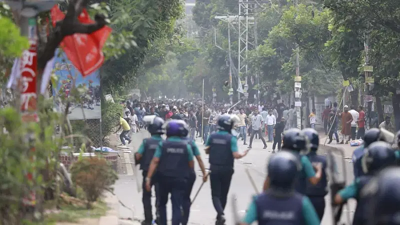 Clashes broke out between police and leaders and activists of BNP in the capital's Science Laboratory area on Tuesday as the latter brought out a road march to press home their 10-point demand