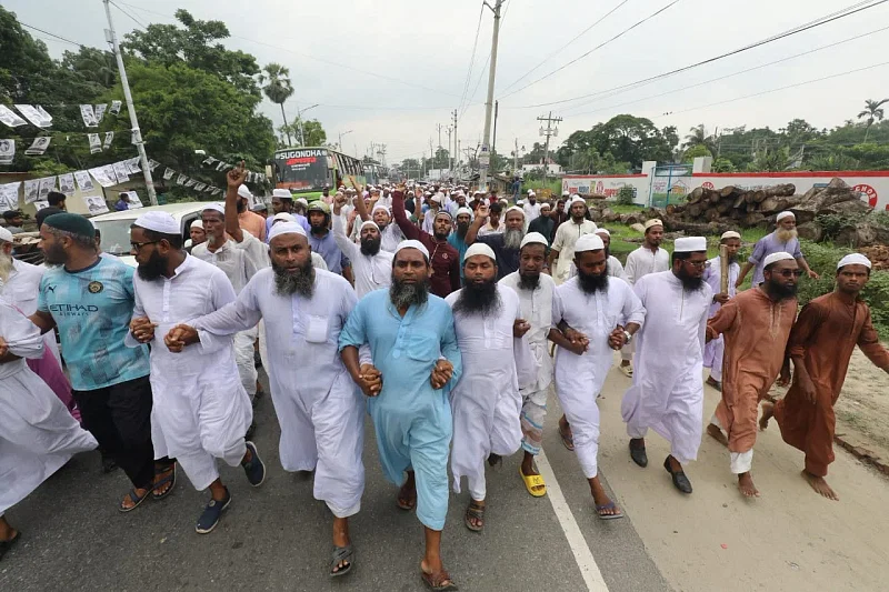 Leaders and activists of Islami Andolon Bangladesh (IAB) are staging protests wielding sticks in different parts of the city.