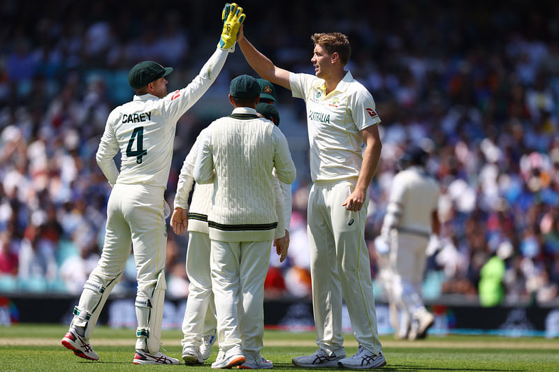 Australia's Cameron Green celebrates with Alex Carey after taking the wicket of India's Shardul Thakur