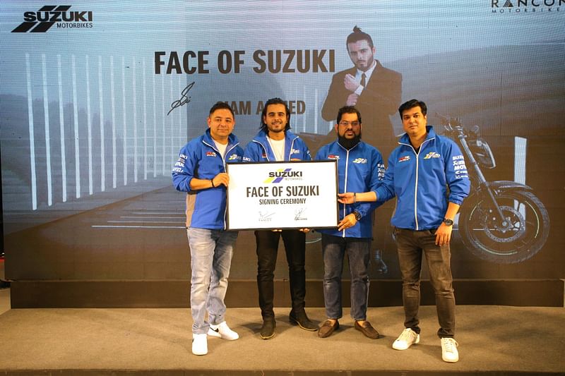 Actor Siam Ahmed with Suzuki Motorbikes officials at a deal signing ceremony in Dhaka.