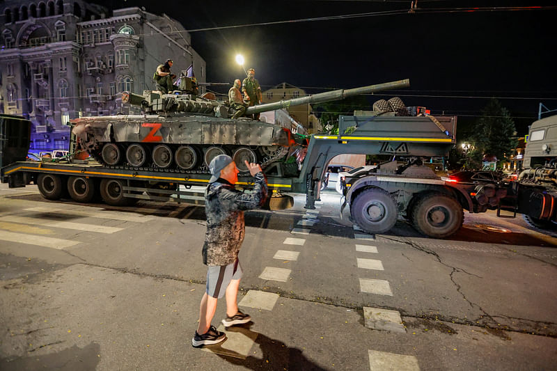 Fighters of Wagner private mercenary group pull out of the headquarters of the Southern Military District to return to base, in the city of Rostov-on-Don, Russia, on 24 June, 2023