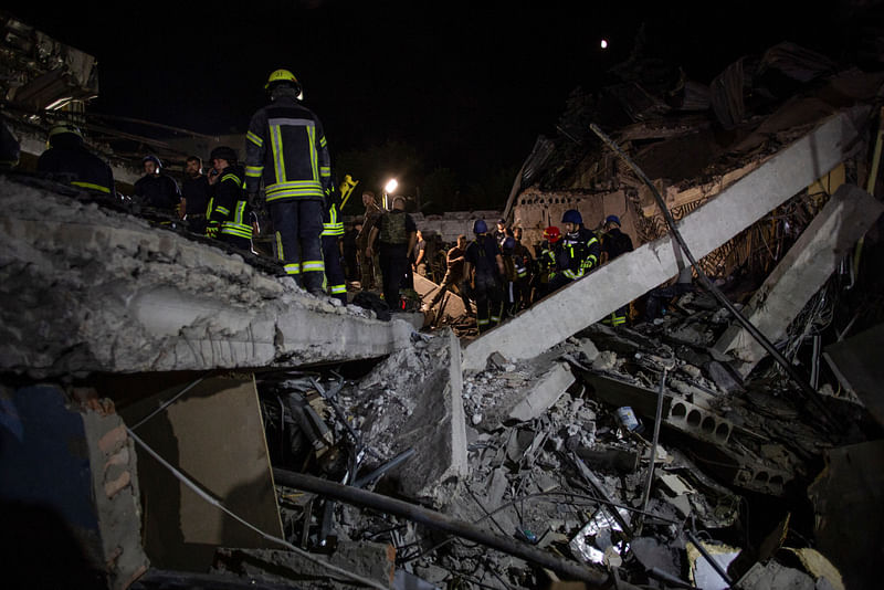 Rescues and volunteers wort at a site of hotel and restaurant buildings heavily damaged by a Russian missile strike, amid Russia's attack on Ukraine, in central Kramatorsk, Donetsk region, Ukraine 27 June, 2023.