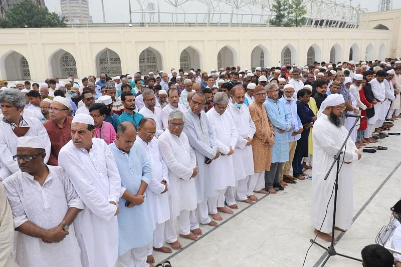 Namaz-e Janaza of Serajul Alam Khan in Dhaka.