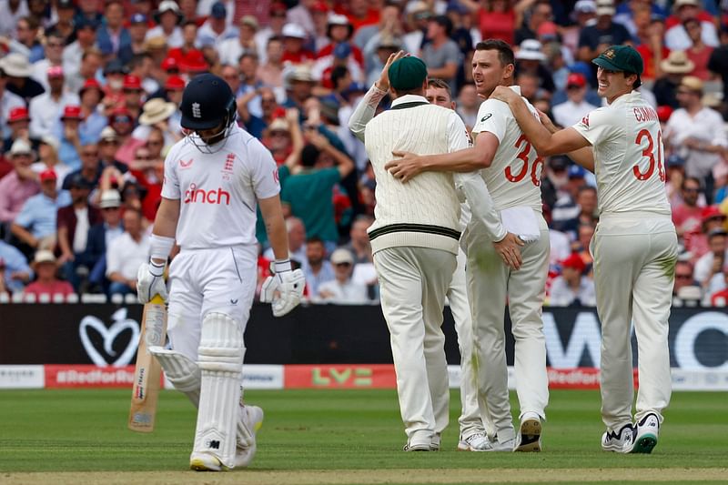 Australia’s Josh Hazlewood (2R) celebrates with teammates after taking the wicket of England’s Ben Duckett (L) for 98 runs on day two of the second Ashes cricket Test match between England and Australia at Lord’s cricket ground in London on 29 June, 2023