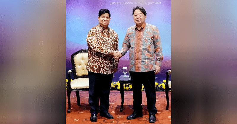 Bangladesh foreign minister AK Abdul Momen (L) and his Japanese counterpart Yoshimasa Hayashi shake hand at a meeting on the sidelines of the 30th ASEAN Regional Forum recently