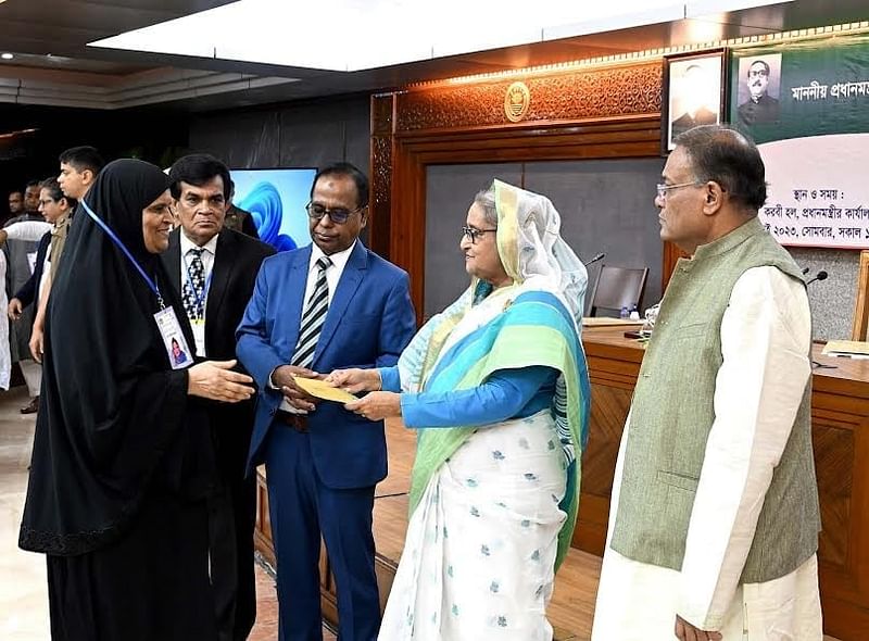 Prime minister Sheikh Hasina personally handed out the cheques to sick, injured, and financially struggling journalists and their families