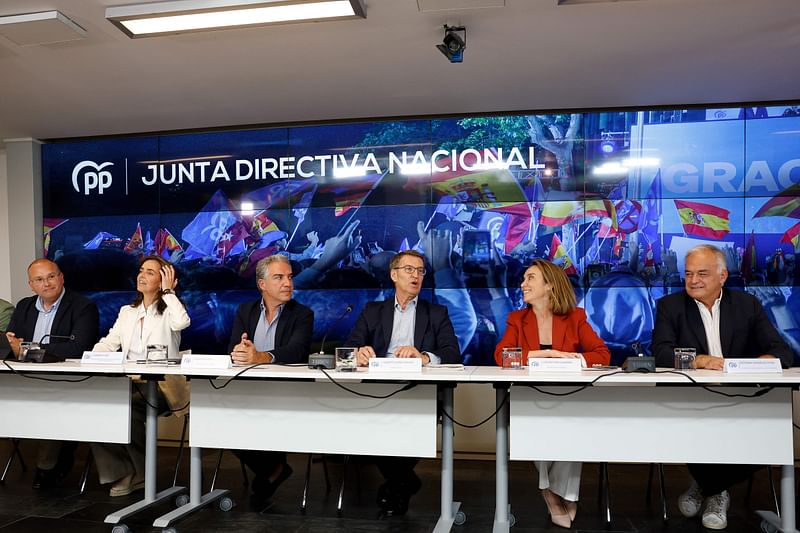 Spanish right-wing opposition party Partido Popular (PP) leader Alberto Nunez Feijoo (C) adresses a press conference with PP's Secretary General Cuca Gamarra (C-R) and PP's General Coordinator Elias Bendodo (C-L) a day after Spain's general election at the party's headquarters in Madrid on July 24, 2023