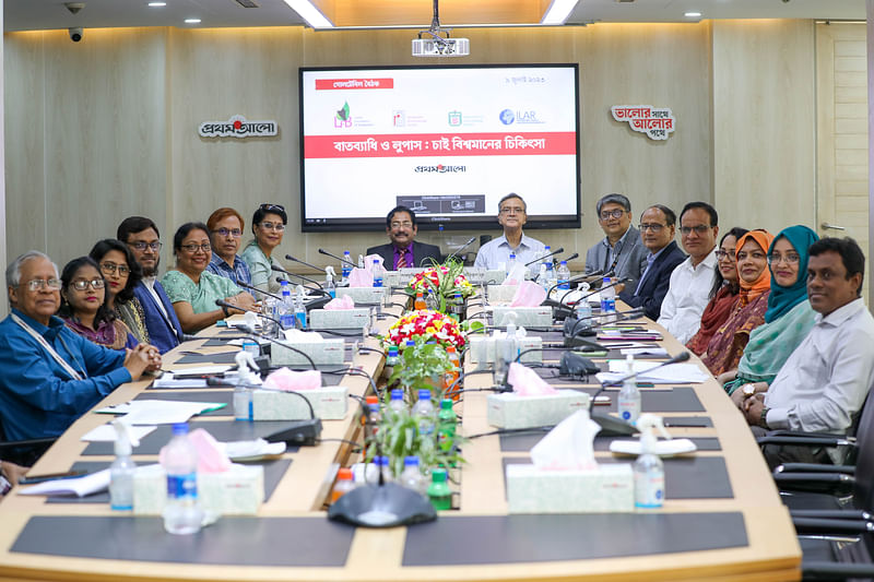 Participants pose for a photograph at a roundtable titled "Rheumatic Diseases and Lupus: World Class Treatment Needed” at the Prothom Alo office in the capital’s Karwan Bazar on 9 July, 2023