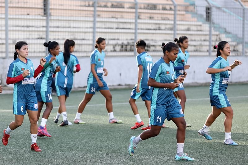 Bangladesh women football team warming up