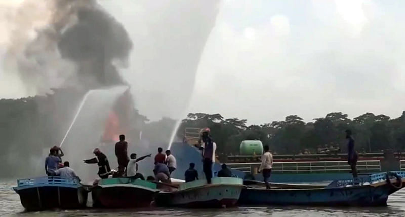 Four burned, five missing as oil vessel catches fire in Jhalakathi’s Sugandha river