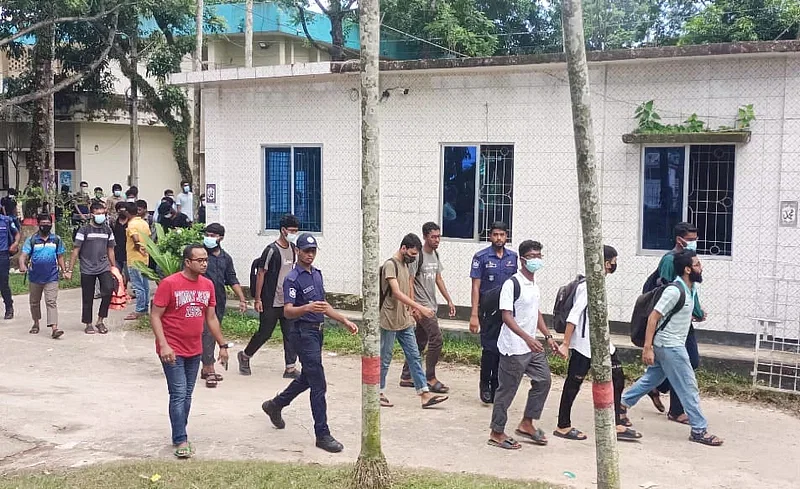 Police taking the arrested students to district town from Tahirpur police station on 31 July, 2023