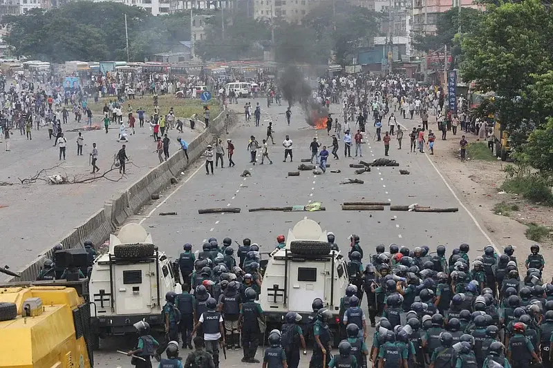 Picketers created obstacle felling logs on the streets. Police and BNP leaders-activists took  position opposite of each others on either sides of the logs.