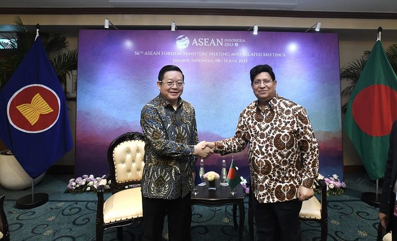 A meeting is held between Foreign Minister AK Abdul Momen and ASEAN secretary general Kao Kim Hourn in Jakarta, Indonesia, held on the sidelines of the 30th ASEAN Regional Forum (ARF)