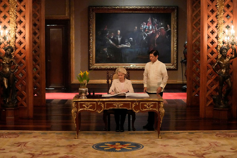 European Commission President Ursula von der Leyen, signs the guest book beside Philippine President Ferdinand Marcos Jr at the Malacanang Presidential Palace in Manila, Philippines, July 31, 2023