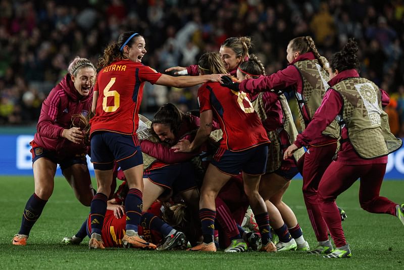 Spain's players celebrate after Spain's defender Olga Carmona scored her team's second goal during the Australia and New Zealand 2023 Women's World Cup semi-final between Spain and Sweden at Eden Park in Auckland on 15 August 2023