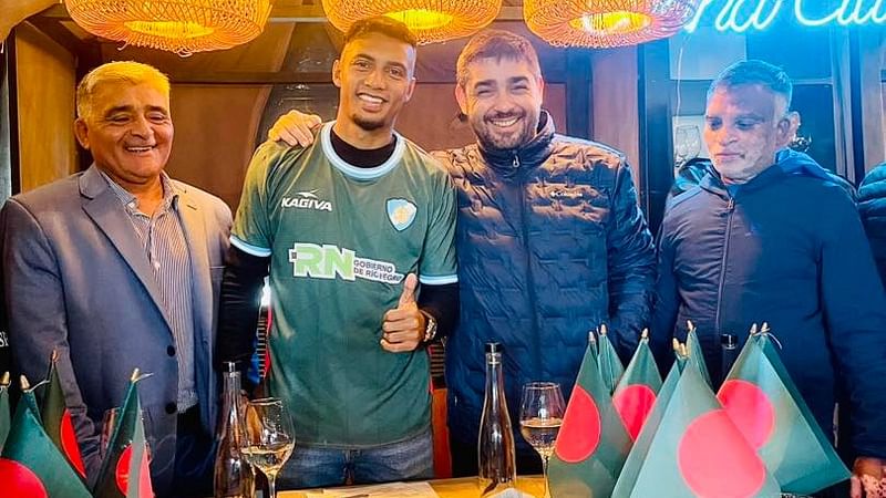 Jamal Bhuiyan all smiles at the contract signing ceremony with his new club Sol De Mayo in Argentina